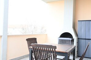 Outdoor dining - SE140 – Senigallia, two-room apartment on the Mameli seafront (Senigallia)