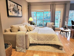 Smart-TV, Kamin, Bücher