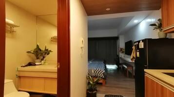 1 bedroom, in-room safe, free WiFi, bed sheets