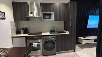 Luxury Studio | Private kitchen | Full-size fridge, microwave, oven, dishwasher