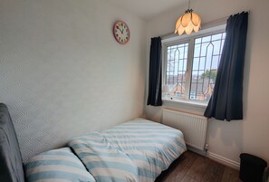 2 bedrooms, iron/ironing board, free WiFi