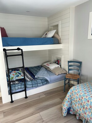 4 quartos, escrivaninha, Wi-Fi de cortesia, roupa de cama