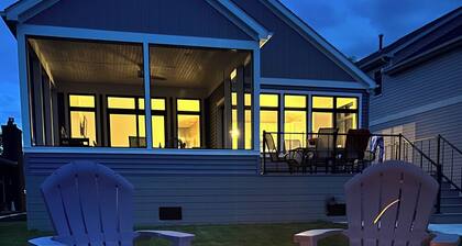 New 4-bedroom house on Lake Wawasee with a stunning, screened in porch!