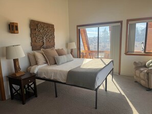 4 slaapkamers, een strijkplank/strijkijzer, wifi