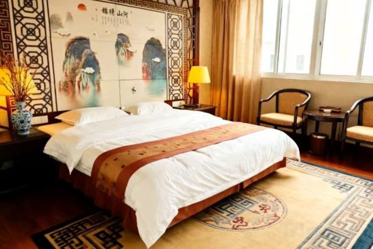 Cozy Queen Room