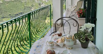 GERRY HOUSE WITH SPECTACULAR VIEWS