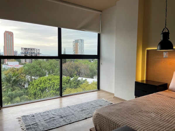 1 habitación, escritorio, tabla de planchar con plancha y wifi 