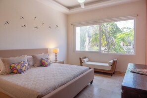 2 bedrooms, desk, WiFi