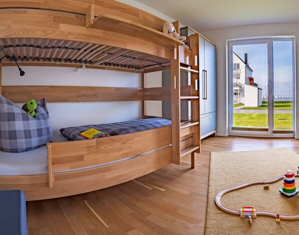 House | 2 bedrooms, individually furnished, iron/ironing board
