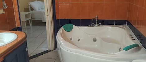 Studio, 1 Bedroom, Smoking, Balcony | Bathroom