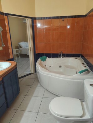 Studio, 1 chambre, fumeur, balcon | Salle de bain