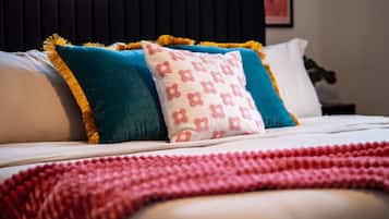 4 bedrooms, desk, iron/ironing board, free WiFi