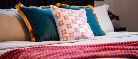 4 habitaciones, escritorio, tabla de planchar con plancha y wifi gratis