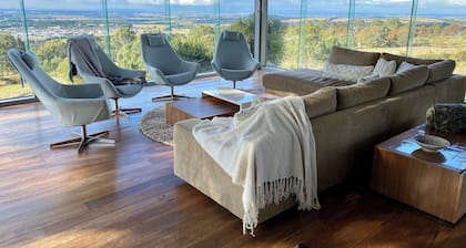 Spacious 6-BR Retreat with Breathtaking Views – Perfect for Family & Friends