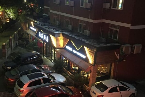 Free self parking - Wenxie Hotel (Hangzhou)