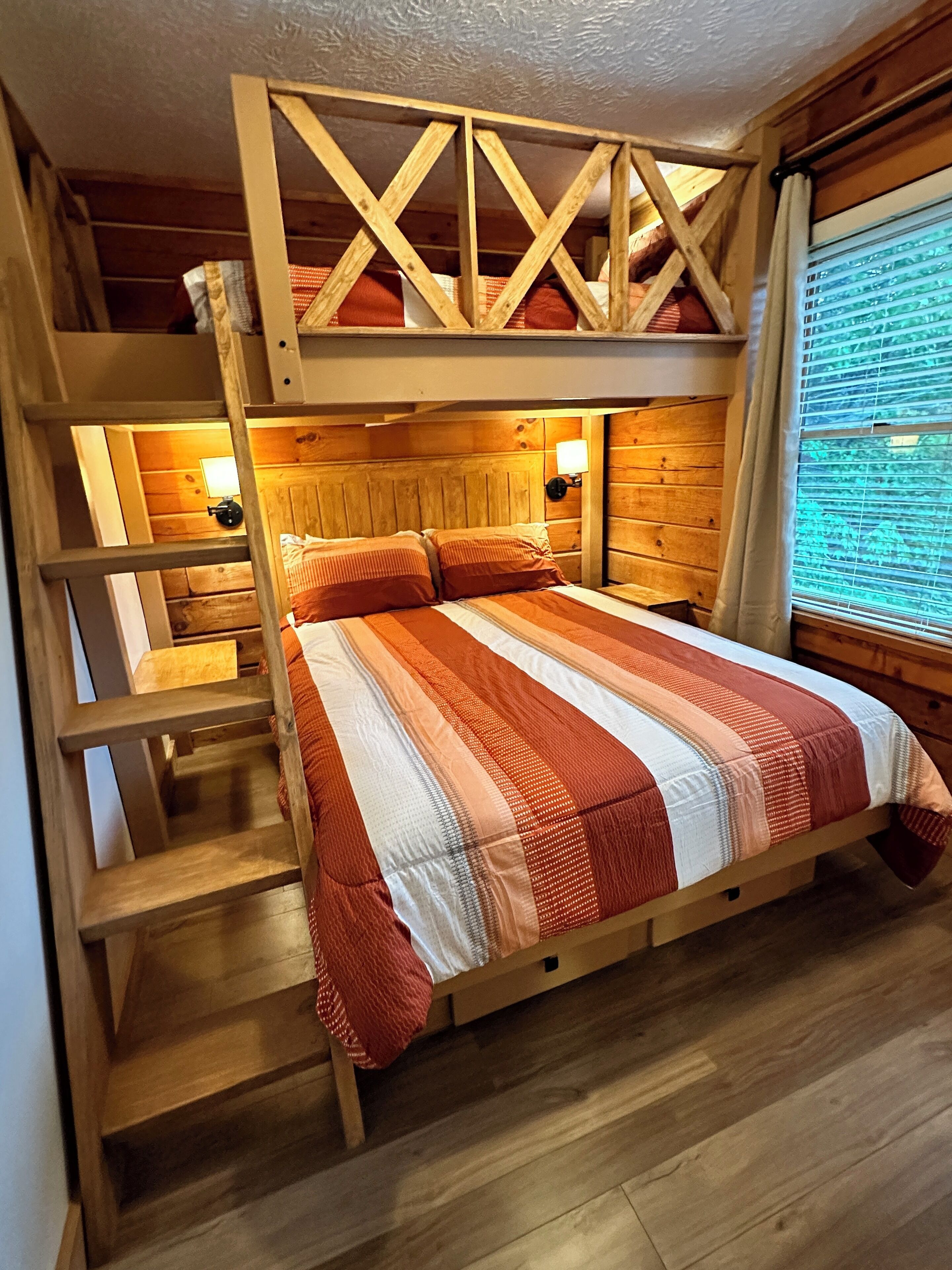 3 chambres, fer et planche à repasser, Wi-Fi, draps fournis