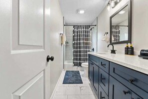 Shower, hair dryer, towels, shampoo - King Bed, Game Room & Fire Pit | LCP Collection (Westchester)