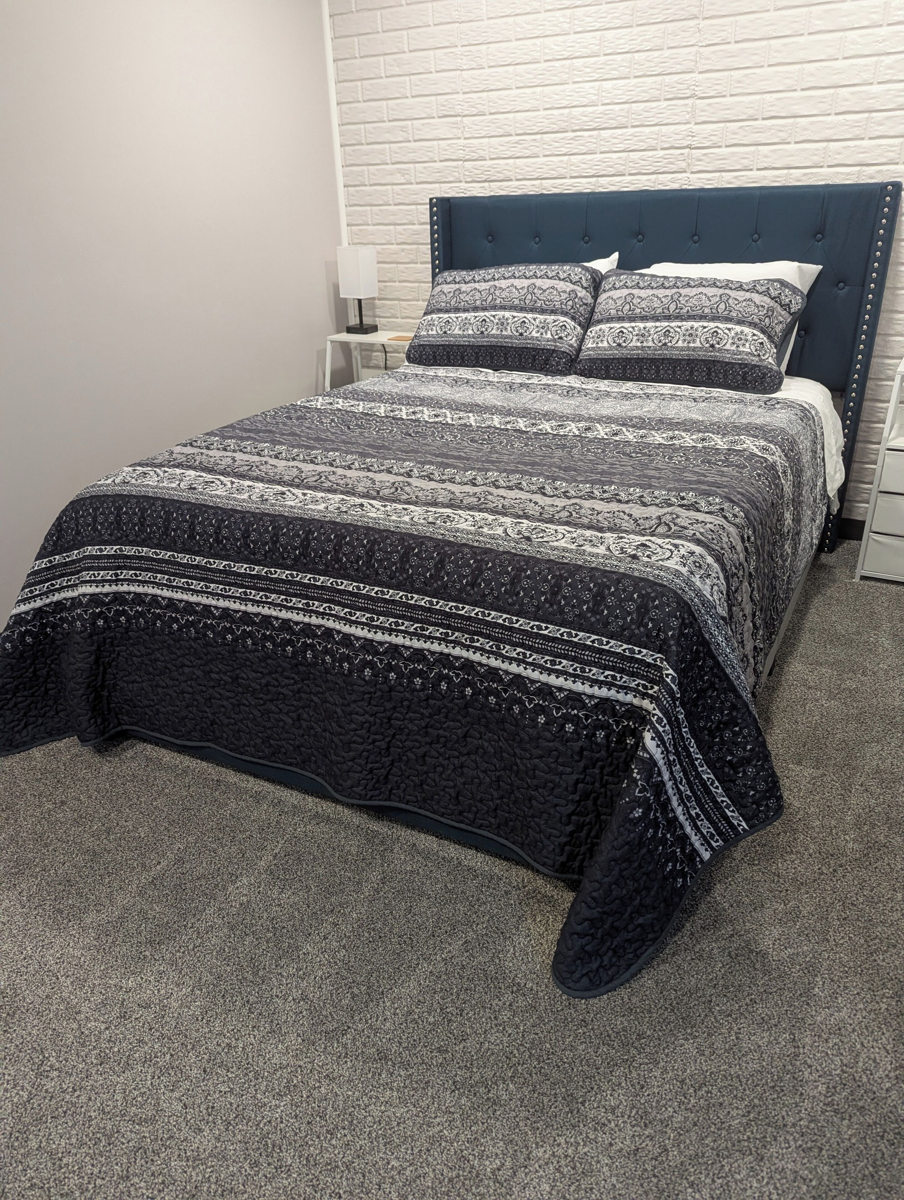 2 間睡房、書桌、熨斗/熨衫板、可攜式嬰兒床