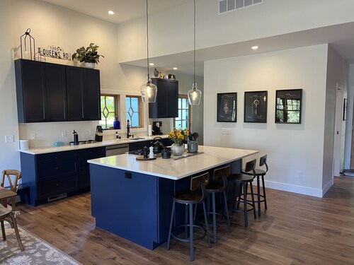 Spacious 5-bedroom farmhouse in lovely Omena, MI with AC, WiFi & lake views