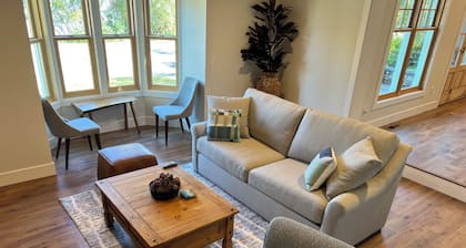 Spacious 5-bedroom farmhouse in lovely Omena, MI with AC, WiFi & lake views