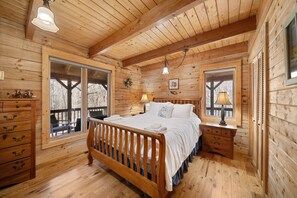 3 室のベッドルーム、WiFi (無料)、ベッドシーツ