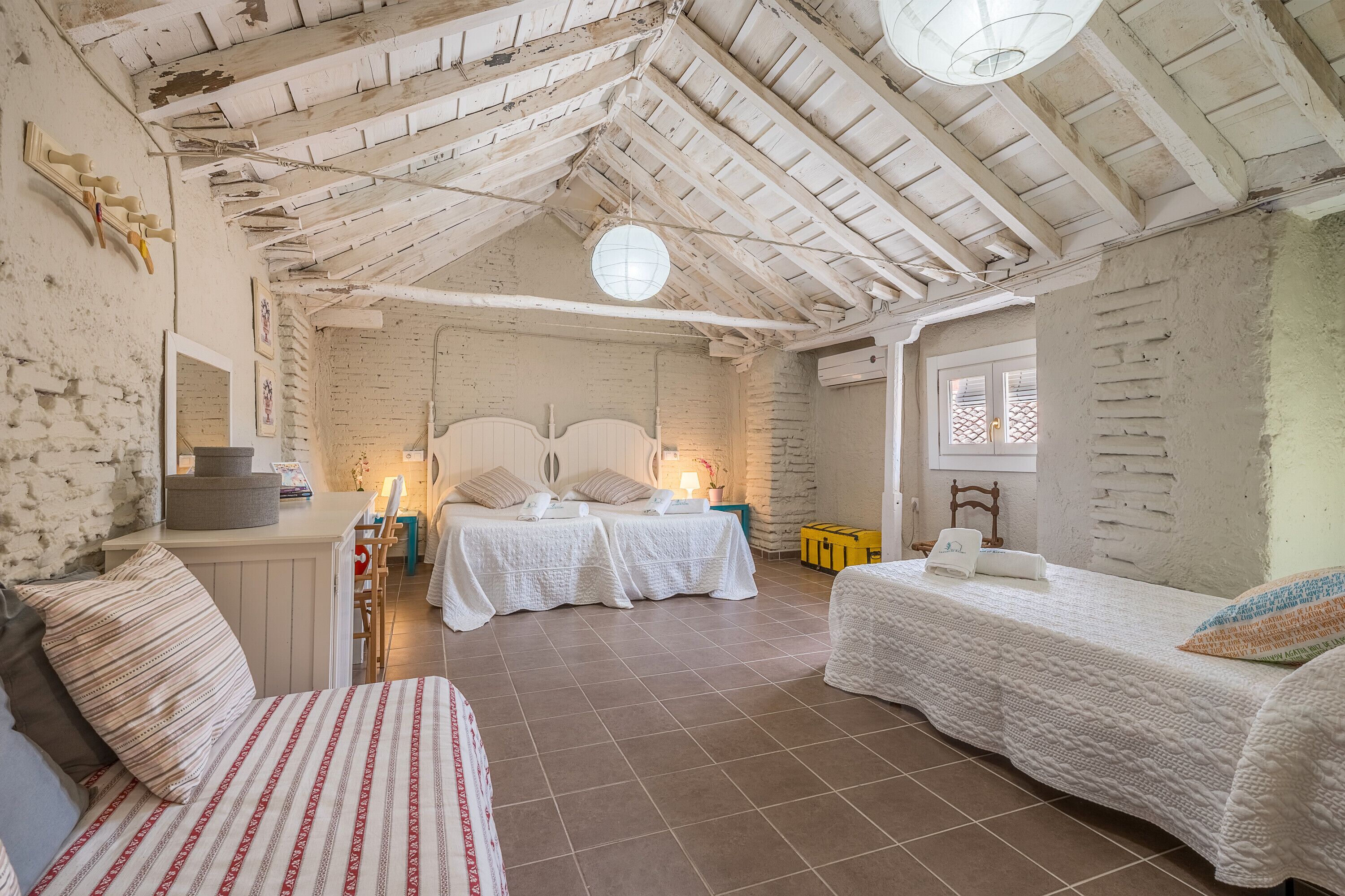 6 camere, ferro/asse da stiro, Wi-Fi gratuito, lenzuola