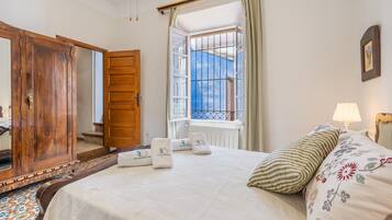 6 slaapkamers, een strijkplank/strijkijzer, gratis wifi, beddengoed