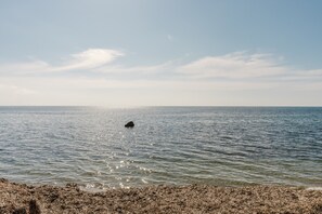 Una spiaggia nelle vicinanze