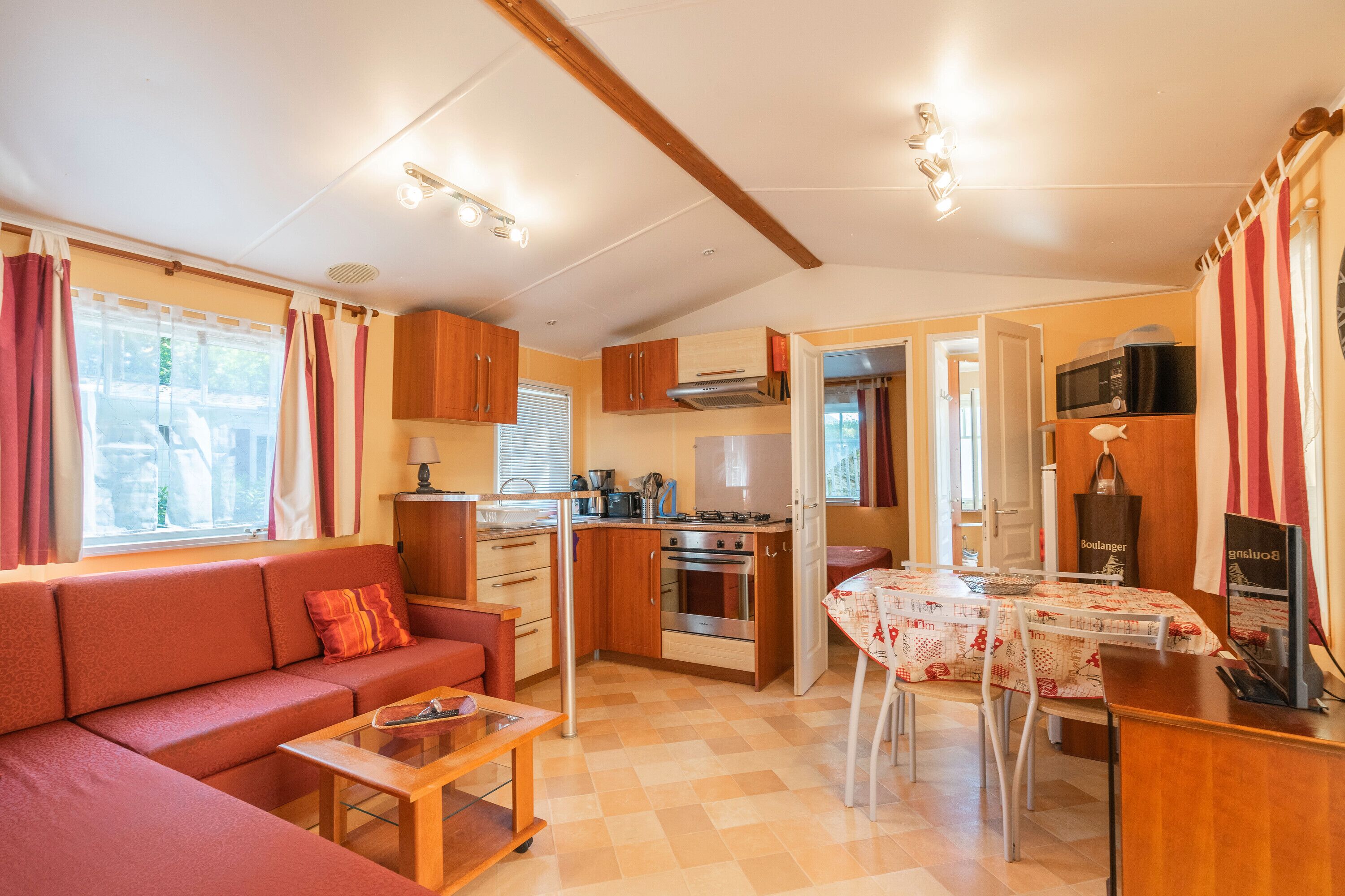 電視、乒乓球設施