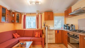 Réfrigérateur, micro-ondes, plaque de cuisson, cafetiÚre/bouilloire