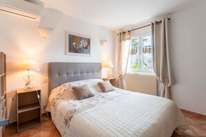 5 bedrooms, iron/ironing board, free WiFi