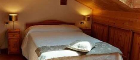 1 室のベッドルーム、WiFi (無料)、ベッドシーツ