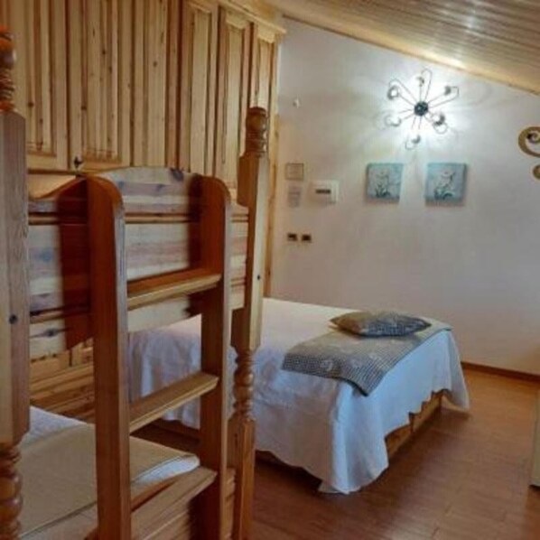 1 bedroom, free WiFi, bed sheets