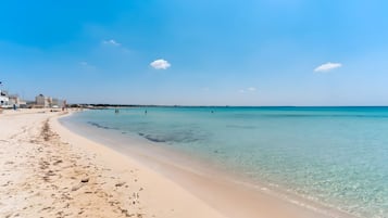 Una playa cerca