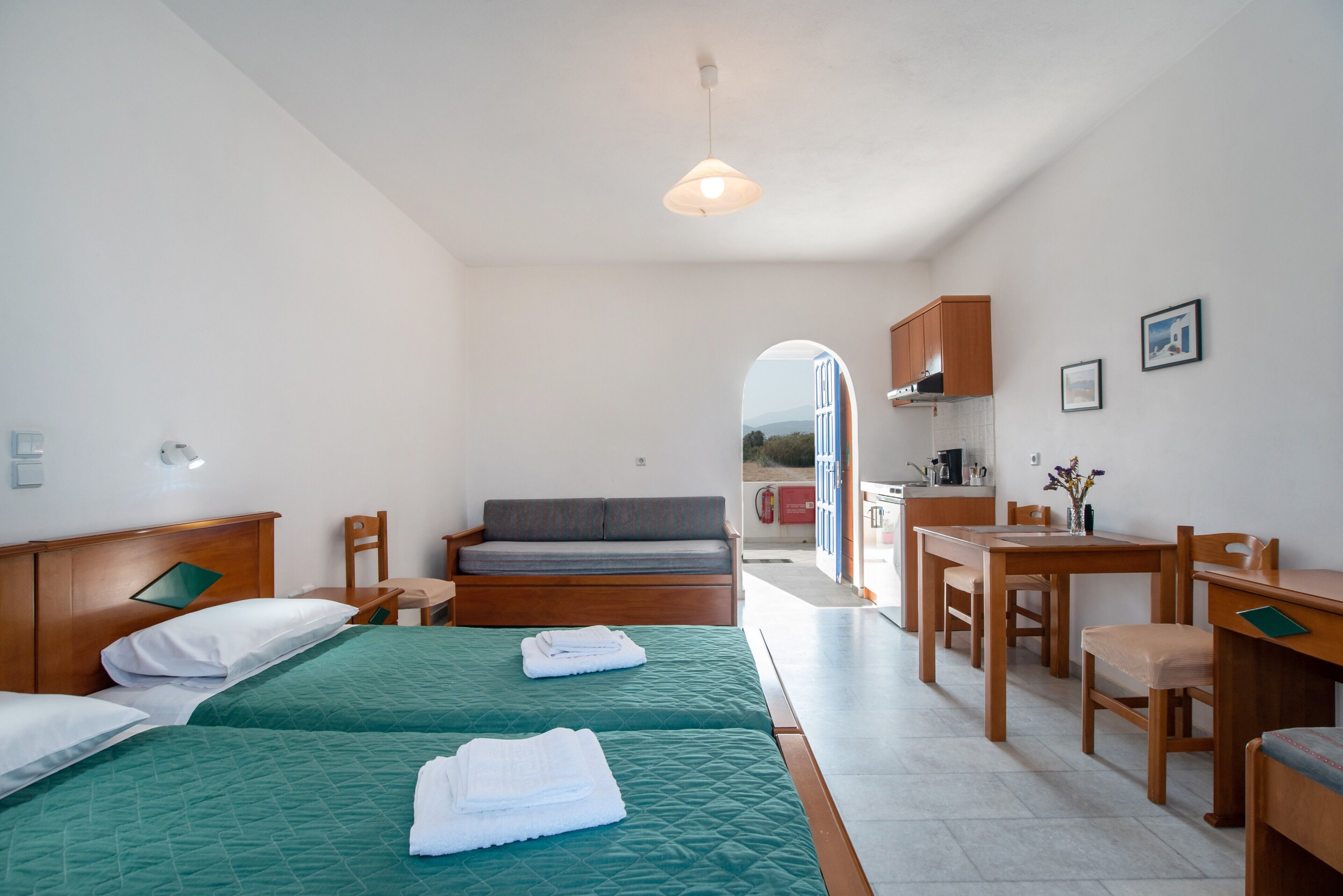 1 habitación, tabla de planchar con plancha, wifi gratis y ropa de cama 
