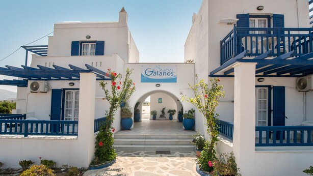 A building with a sign reading 'Galanos,' a white facade with blue accents, and a stone-paved entrance. - Apartment 'Studio 6' with Sea View, Wi-Fi and Air Conditioning (Naxos Chora)