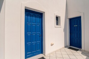 Exterior detail - Apartment 'Studio 6' with Sea View, Wi-Fi and Air Conditioning (Naxos Chora)