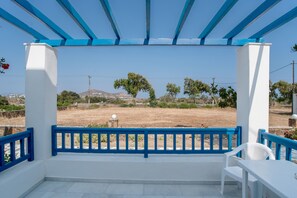 Property grounds - Apartment 'Studio 6' with Sea View, Wi-Fi and Air Conditioning (Naxos Chora)