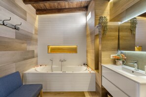 Douche, sèche-cheveux, serviettes fournies