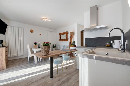 Apartment 'Tatiana Flower' with Mountain View, Shared Pool and Wi-Fi