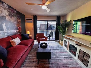 Living area - Stunning Design ~ Fireplace ~ Custom Desk ~ Balcony (Beverly)