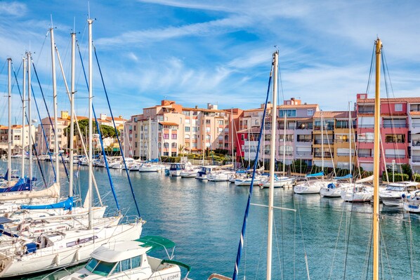 Marina - Apartment 'Super Sur L Ile Des Pêcheurs' with Sea View, Private Terrace and Air Conditioning (Agde)