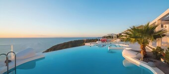 Apartment 'Kaladi Rock' with Sea View, Shared Pool and Wi-Fi