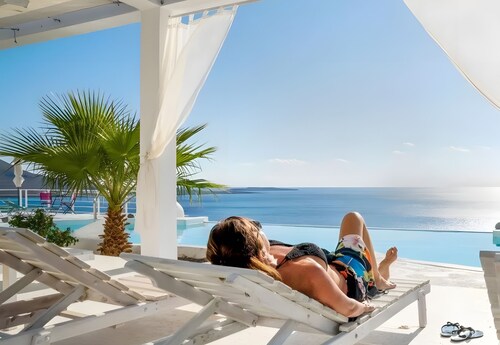 Apartment 'Kaladi Rock' with Sea View, Shared Pool and Wi-Fi