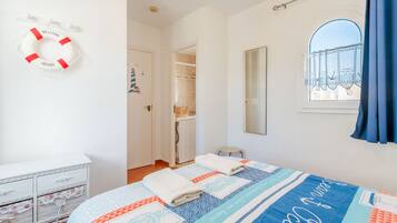 3 dormitorios, tabla de planchar con plancha, wifi gratis y ropa de cama