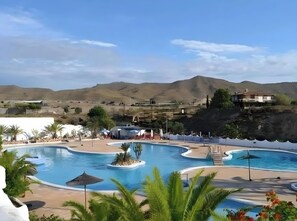 Pool - Holiday Home 'Spacious' with Shared Pool, Wi-Fi, and Air Conditioning (El Campello)