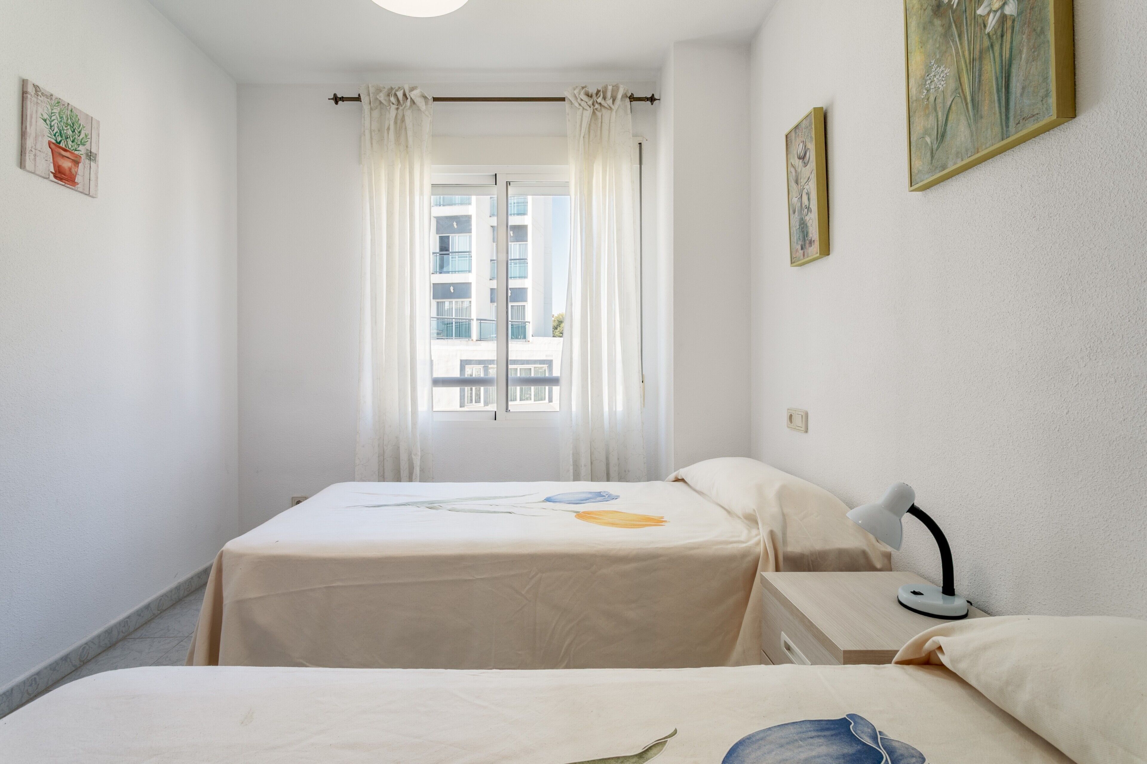 2 slaapkamers, een strijkplank/strijkijzer, gratis wifi, beddengoed