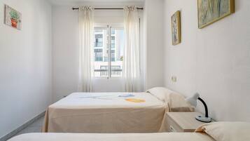 2 dormitorios, tabla de planchar con plancha, wifi gratis y ropa de cama