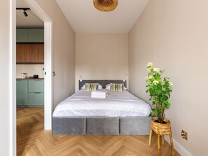 1 bedroom, desk, iron/ironing board, WiFi