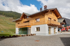 Exterior - Apartment 'Soffio Livigno' with Shared Garden, Balcony and Wi-Fi (Livigno)